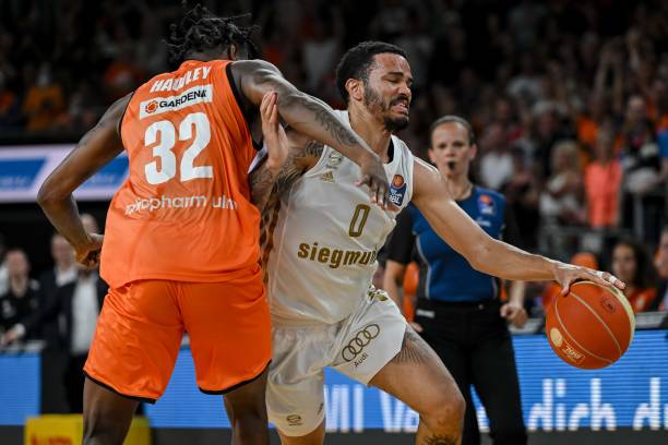 洞被放大 洞被放大