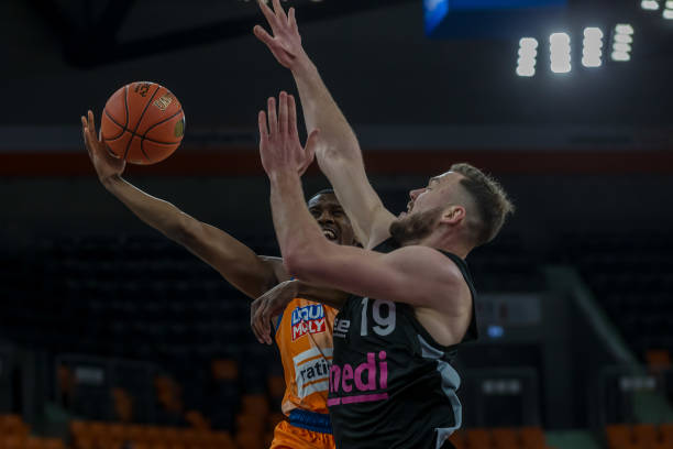 队员屡屡失 队员屡屡失